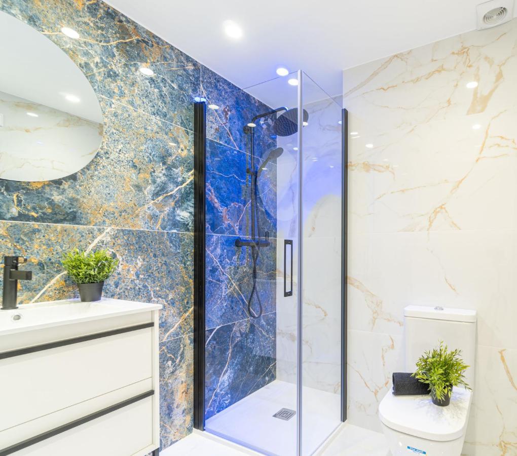 Sea Blue Apartment Roses Bagian luar foto